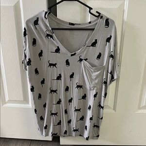 Kyte Baby adult Black Cat Print V-Neck T-Shirt